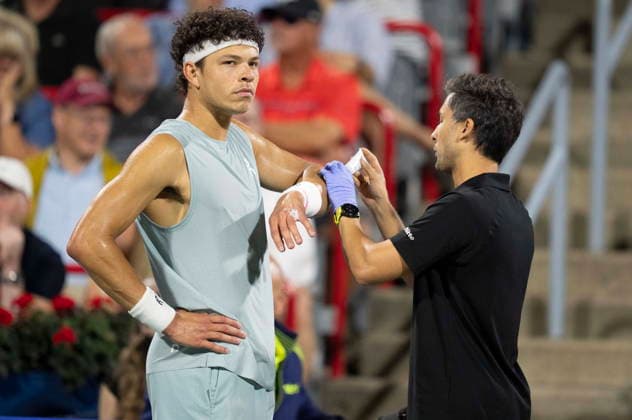 August 12, 2026, Montreal, Pq, Canada: Ben Shelton of the United States is attended during a medical time out during his match against compatriot Learner Tien during semifinal tennis action at the National Bank Open in Montreal on Wednesday, Aug. 12, 2026. Canada News - August 12, 2026  - ZUMAc35_ 20260812_zaf_c35_101 Copyright: xChristinnexMuschix