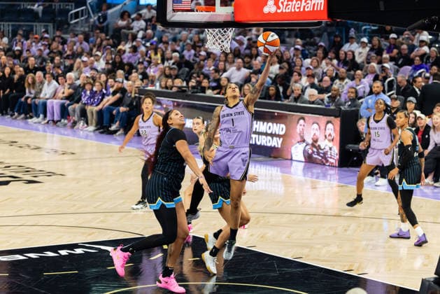 SAN FRANCISCO, CA - AUGUST 12: Gabby Williams 1 of the Golden State Valkyries scores during a WNBA, Basketball Damen, USA game against the Chicago Sky on August 12, 2026 at Chase Center in San Francisco, CA. (Photo by Matthew Huang Icon Sportswire) WNBA: AUG 12 Chicago Sky at Golden State Valkyries EDITORIAL USE ONLY Icon260812002