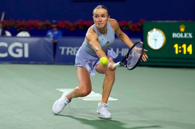 August 12, 2026, Toronto, On, CAN: Ukraine s Elina Svitolina hits a backhand against Poland s Iga Swiatek during National Bank Open tennis action in Toronto on Wednesday, August 12, 2026. Canada News - August 12, 2026  - ZUMAc35_ 20260812_zaf_c35_106 Copyright: xChrisxYoungx