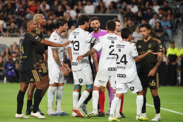 Players from Los Angeles FC and Querétaro get into an argument during a Leagues Cup match between Los Angeles FC and Querétaro at BMO Stadium in Los Angeles, United States, 12 August 2026. Leagues Cup: Los Angeles FC vs Querétaro !ACHTUNG: NUR REDAKTIONELLE NUTZUNG!  Copyright: xOmarxAlonsox AMDEP707 20260813-55021131990_1