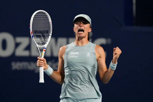 August 12, 2026, Toronto, On, CAN: La Polonaise Iga Swiatek co loÂ¨bre sa victoire de 6-3, 1-6, 6-3 contre l Ukrainienne Elina Svitolina lors de l Omnium Banque Nationale de Toronto, le mercredi 12 aooÂ»t 2026. LA PRESSE CANADIENNE Canada News - August 12, 2026  - ZUMAc35_ 20260812_zaf_c35_120 Copyright: xChrisxYoungx