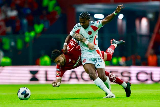 Leagues Cup - Toluca vs Dallas FC Alexis Vega (L) of Toluca vies for the ball with Kaick da Silva of Dallas in a Leagues Cup Match between Toluca and FC Dallas, at the Nemesio Diez stadium in Toluca, Mexico, 12 August 2026. Toluca Mexico  Copyright: xFelipexGutierrezx