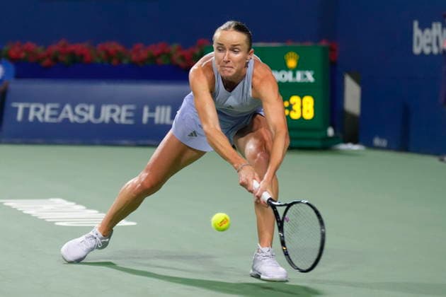 August 12, 2026, Toronto, On, CAN: Ukraine s Elina Svitolina hits a return to Poland s Iga Swiatek during National Bank Open tennis action in Toronto on Wednesday, August 12, 2026. Canada News - August 12, 2026  - ZUMAc35_ 20260812_zaf_c35_132 Copyright: xChrisxYoungx