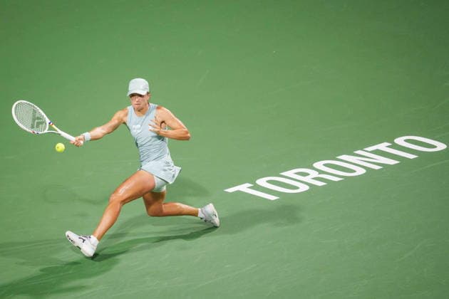 August 12, 2026, Toronto, On, Canada: Iga Swiatek of Poland returns the ball from Elina Svitolina of Ukraine during semi-final National Bank Open tennis action in Toronto, on Wednesday, Aug. 12, 2026. Canada News - August 12, 2026  - ZUMAc35_ 20260812_zaf_c35_137 Copyright: xKeitoxNewmanx