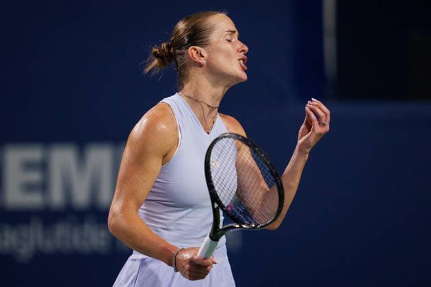 August 12, 2026, Toronto, On, Canada: Elina Svitolina of Ukraine reacts in a match against Iga Swiatek of Poland during semi-final National Bank Open tennis action in Toronto, on Wednesday, Aug. 12, 2026. Canada News - August 12, 2026  - ZUMAc35_ 20260812_zaf_c35_138 Copyright: xKeitoxNewmanx