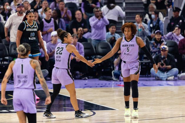 SAN FRANCISCO, CA - AUGUST 12: Veronica Burton 22 and Kayla Thornton 5 of the Golden State Valkyries celebrate during a WNBA, Basketball Damen, USA game against the Chicago Sky on August 12, 2026 at Chase Center in San Francisco, CA. (Photo by Matthew Huang Icon Sportswire) WNBA: AUG 12 Chicago Sky at Golden State Valkyries EDITORIAL USE ONLY Icon260812012