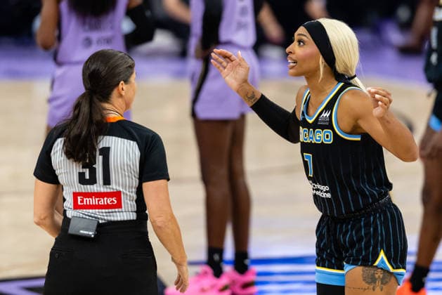 SAN FRANCISCO, CA - AUGUST 12: DiJonai Carrington 7 of the Chicago Sky reacts to a technical foul during a WNBA, Basketball Damen, USA game against the Golden State Valkyries on August 12, 2026 at Chase Center in San Francisco, CA. (Photo by Matthew Huang Icon Sportswire) WNBA: AUG 12 Chicago Sky at Golden State Valkyries EDITORIAL USE ONLY Icon260812019