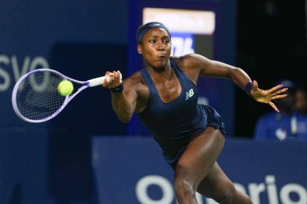 WTA, Tennis Damen Masters 1000 National Bank Open Toronto 2026 - Semifinals - Day 12 Coco Gauff of United States plays a forehand during the Women™s Singles semifinal match against Elena Rybakina of Kazakhstan on day 12 of the WTA Masters 1000 National Bank Open at Sobeys Stadium on August 12, 2026, in Toronto, Canada. (Photo by Leonardo Ramirez Eyepix Group) Copyright: xLeonardoxRamirezx xEyepixxGroupx LR_12082026_10184