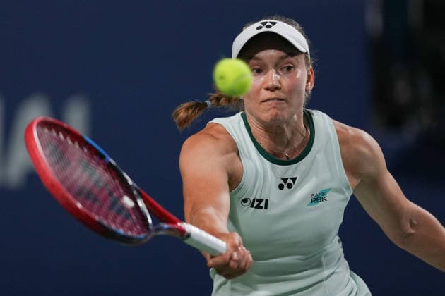 WTA, Tennis Damen Masters 1000 National Bank Open Toronto 2026 - Semifinals - Day 12 Elena Rybakina of Kazakhstan plays a forehand during the Women™s Singles semifinal match against Coco Gauff of United States on day 12 of the WTA Masters 1000 National Bank Open at Sobeys Stadium on August 12, 2026, in Toronto, Canada. (Photo by Leonardo Ramirez Eyepix Group) Copyright: xLeonardoxRamirezx xEyepixxGroupx LR_12082026_10196