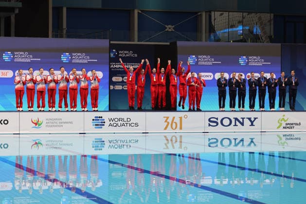 (260813) -- BUDPAEST, Aug. 13, 2026 -- Gold medalists team Russia (C), silver medalists team China (L) and bronze medalists team Spain attend the awarding ceremony for the Team Technical event of the World Aquatics Junior Artistic Swimming Championships in Budapest, Hungary, on Aug. 12, 2026. (Photo by Xinhua) (SP)HUNGARY-BUDPAEST-ARTISTIC SWIMMING-WORLD JUNIOR CHAMPIONSHIPS-TEAM TECHNICAL AttilaxVolgyi 