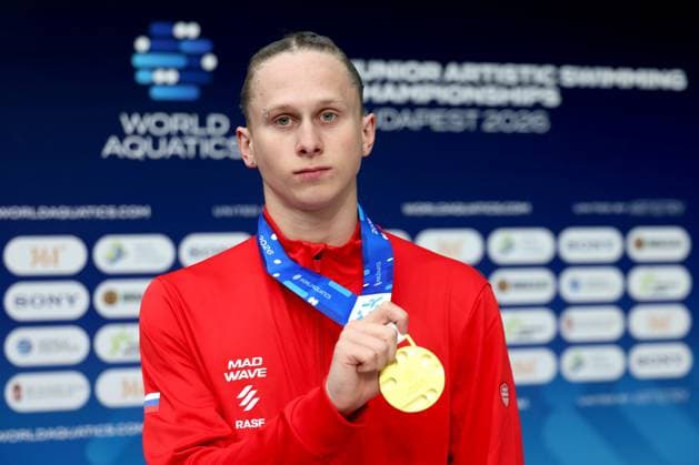 (260813) -- BUDPAEST, Aug. 13, 2026 -- Gold medalist Zakhar Trofimov of Russia poses for a photo after the Men s Solo Technical Final of the World Aquatics Junior Artistic Swimming Championships in Budapest, Hungary, on Aug. 12, 2026. (Photo by Xinhua) (SP)HUNGARY-BUDPAEST-ARTISTIC SWIMMING-WORLD JUNIOR CHAMPIONSHIPS-MEN S SOLO TECHNICAL AttilaxVolgyi 