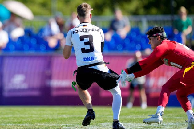 Moritz Kulenovic (Germany) und Javier Alberto Vivian Quintero (Mexico) battle for the ball during the Men s 2026 IFAF Flag Football World Championships group stage match between Mexico v Germany at Flag Football Complex Dusseldorf-Garath on August 13, 2026 in Dusseldorf, Germany. (Photo by Alex Gottschalk DeFodi Images) - *** Moritz Kulenovic of Germany and Javier Alberto Vivian Quintero of Mexico battle for the ball during the group stage match of the 2026 IFAF Men’s Flag Football World Championships between Mexico and Germany at the Flag Football Complex in Düsseldorf-Garath on August 13, 2026 in Düsseldorf, Germany. Photo by Alex Gottschalk, DeFodi Images