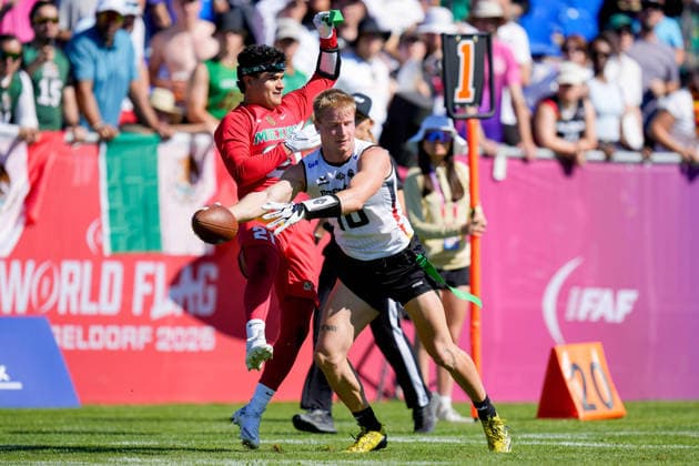 Javier Alberto Vivian Quintero (Mexico) und Ben Frohlich (Germany) battle for the ball during the Men s 2026 IFAF Flag Football World Championships group stage match between Mexico v Germany at Flag Football Complex Dusseldorf-Garath on August 13, 2026 in Dusseldorf, Germany. (Photo by Alex Gottschalk DeFodi Images) - *** Javier Alberto Vivian Quintero of Mexico and Ben Frohlich of Germany battle for the ball during the Men’s 2026 IFAF Flag Football World Championships group stage match between Mexico and Germany at the Flag Football Complex in Düsseldorf-Garath on August 13, 2026 in Düsseldorf, Germany. Photo by Alex Gottschalk, DeFodi Images