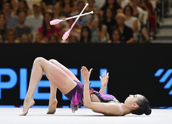 13.08.2026, xhbx, Rhythmische Sportgymnastik Weltmeisterschaft 2026, v.l. Qi Wang (China)Keulen (DFL DFB REGULATIONS PROHIBIT ANY USE OF PHOTOGRAPHS as IMAGE SEQUENCES and or QUASI-VIDEO) Frankfurt am Main *** August 13, 2026, xhbx, 2026 Rhythmic Gymnastics World Championships, from left: Qi Wang (China), Cologne, DFL, DFB. REGULATIONS PROHIBIT ANY USE OF PHOTOGRAPHS AS IMAGE SEQUENCES AND OR QUASI-VIDEO. Frankfurt am Main