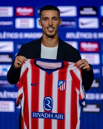 Alejandro Grimaldo unveiling as new player of Atletico de Madrid Alejandro Grimaldo poses for a photo showing the club shirt during his unveiling as new player of Atletico de Madrid at Estadio Riyadh Air Metropolitano on August 13, 2026 in Madrid, Spain. Madrid Estadio Riyadh Air Metropolitano Madrid Spain Copyright: xAlbertoxGardinx AGardin_20260813_Grimaudo_0042