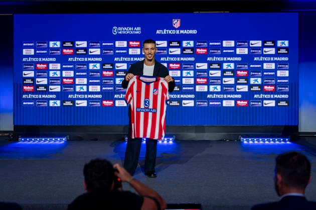 Alejandro Grimaldo unveiling as new player of Atletico de Madrid Alejandro Grimaldo poses for a photo showing the club shirt during his unveiling as new player of Atletico de Madrid at Estadio Riyadh Air Metropolitano on August 13, 2026 in Madrid, Spain. Madrid Estadio Riyadh Air Metropolitano Madrid Spain Copyright: xAlbertoxGardinx AGardin_20260813_Grimaudo_0037
