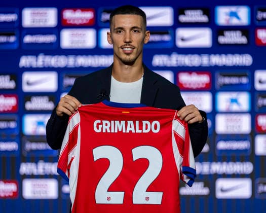 Alejandro Grimaldo unveiling as new player of Atletico de Madrid Alejandro Grimaldo poses for a photo showing the club shirt during his unveiling as new player of Atletico de Madrid at Estadio Riyadh Air Metropolitano on August 13, 2026 in Madrid, Spain. Madrid Estadio Riyadh Air Metropolitano Madrid Spain Copyright: xAlbertoxGardinx AGardin_20260813_Grimaudo_0033