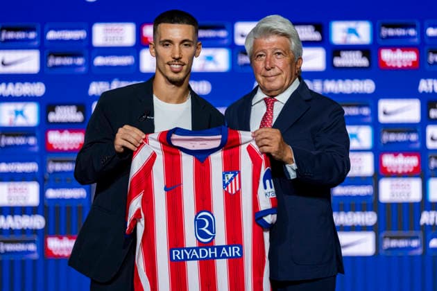 Alejandro Grimaldo unveiling as new player of Atletico de Madrid Alejandro Grimaldo (L) poses for a photo showing the club shirt during his unveiling as new player of Atletico de Madrid with Enrique Cerezo (R), President of Atletico de Madrid, at Estadio Riyadh Air Metropolitano on August 13, 2026 in Madrid, Spain. Madrid Estadio Riyadh Air Metropolitano Madrid Spain Copyright: xAlbertoxGardinx AGardin_20260813_Grimaudo_0027