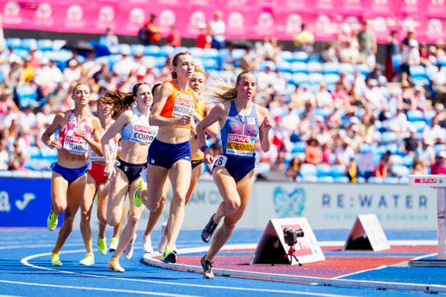 BIRMINGHAM, GREAT BRITAIN - AUGUST 13, 2026 : Smilla KOLBE (GER Germany), Femke BROEDERS-BOL (NED Netherlands) and Keely HODGKINSON (GBR Great Britain) competing in the 800m semifinals during the European Athletics Championships at Alexander Stadium on August 13, 2026 in Birmingham, Great Britain. Great Britain Copyright: xLeahxKohringx