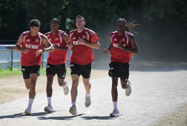 13.08.2026, xophax, Fussball 1.Bundesliga, 1.FC Koeln Training. Laufeinheit rund um das Geissbockheim. V.l.n.rechts : Jahmai Simpson-Pusey , Reigan Huskey , Luka Lochoshvili , Elias Bakatukanda ( alle 1.FC Köln ) Kitzbühel *** August 13, 2026, xophax, Soccer, Bundesliga 1, 1. FC Köln Training: Running Drill Around the Geissbockheim (From Left to Right): Jahmai Simpson Pusey, Reigan Huskey, Luka Lochoshvili, Elias Bakatukanda—all of 1. FC Köln—Kitzbühel