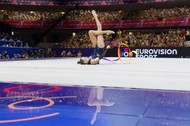 Weltmeisterschaft der Rhythmischen Sportgymnastik Darja Varfolomeev (Deutschland) während ihrer Übung mit dem Band. Weltmeisterschaft der Rhythmischen Sportgymnastik vom 11. bis zum 16. August in der Festhalle in Frankfurt am Main. Qualifikation Tag 2., Frankfurt am Main Hessen Deutschland Festhalle *** World Rhythmic Gymnastics Championships: Darja Varfolomeev of Germany during her ribbon routine. World Rhythmic Gymnastics Championships, August 11–16, at the Festhalle in Frankfurt am Main. Qualification Day 2, Frankfurt am Main, Hesse, Germany, Festhalle