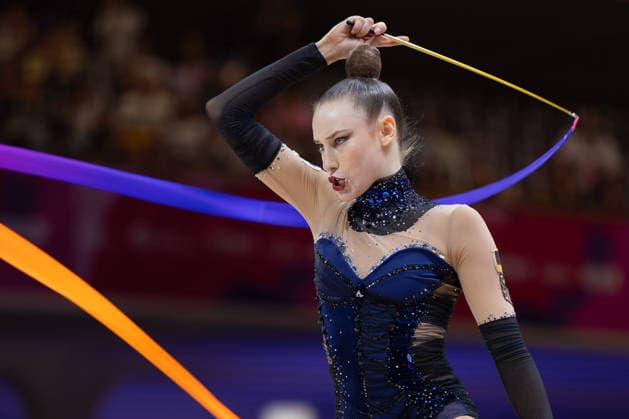 Weltmeisterschaft der Rhythmischen Sportgymnastik Darja Varfolomeev (Deutschland) während ihrer Übung mit dem Band. Weltmeisterschaft der Rhythmischen Sportgymnastik vom 11. bis zum 16. August in der Festhalle in Frankfurt am Main. Qualifikation Tag 2., Frankfurt am Main Hessen Deutschland Festhalle *** World Rhythmic Gymnastics Championships: Darja Varfolomeev of Germany during her ribbon routine. World Rhythmic Gymnastics Championships, August 11–16, at the Festhalle in Frankfurt am Main. Qualifying Round, Day 2, Frankfurt am Main, Hesse, Germany, Festhalle