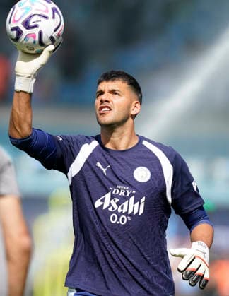 Manchester, England, Geronimo Rulli of Manchester City during a training session at the Joie Stadium, Manchester. Picture date: 13th August 2026. Picture credit should read: Andrew Yates Sportimage EDITORIAL USE ONLY. No use with unauthorised audio, video, data, fixture lists, club league logos or live services. Online in-match use limited to 120 images, no video emulation. No use in betting, games or single club league player publications. SPI_007_Man_City_Training SPI-4902-0007
