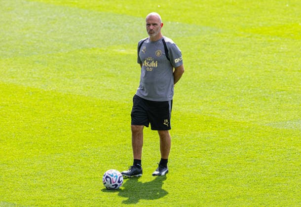 Football - Manchester City Open Training MANCHESTER, ENGLAND - Thursday, August 13, 2026: Manchester City s manager Enzo Maresca during an open training session at the Etihad Campus ahead of the start of the FA Premier League season. (Photo by David Rawcliffe Propaganda) MANCHESTER Etihad Campus GREATER MANCHESTER ENGLAND  Copyright: xDavidxRawcliffex P2026-08-13-Man_City_Open_Training-9