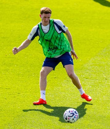 Football - Manchester City Open Training MANCHESTER, ENGLAND - Thursday, August 13, 2026: Manchester City s Elliot Anderson during an open training session at the Etihad Campus ahead of the start of the FA Premier League season. (Photo by David Rawcliffe Propaganda) MANCHESTER Etihad Campus GREATER MANCHESTER ENGLAND  Copyright: xDavidxRawcliffex P2026-08-13-Man_City_Open_Training-45
