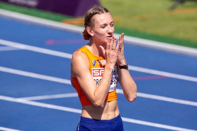 Femke Broeders Bol of the Netherlands waves to the crowd ahead of the Womens 800m semi finals at the European Athletics Championships at Alexander Stadium in Birmingham, England  Copyright: xSeanxWalshx Sportspressphoto_SPR205451