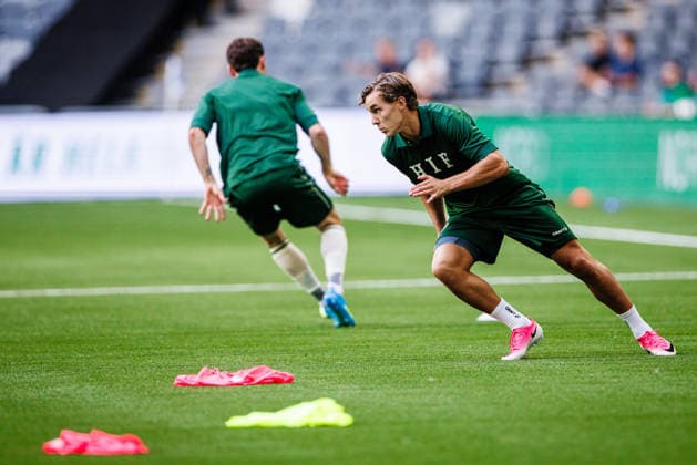 260813 Hampus Skoglund of Hammarby during warm up ahead of the UEFA Conference League qualifying football match between Hammarby and Rakow on August 13, 2026 in Stockholm. Photo: Kenta Jönsson BILDBYRAN COP 210 KJ0361 fotboll football soccer fotball uefa conference league conference league hammarby rakow bbeng *** August 13, 2026: Hampus Skoglund of Hammarby during warm-ups ahead of the UEFA Conference League qualifying soccer match between Hammarby and Rakow on August 13, 2026 in Stockholm. Photo by Kenta Jönsson, BILDBYRAN COP 210 KJ0361 soccer football fotball UEFA Conference League Conference League Hammarby Rakow bbeng  Copyright: KENTAxJÖNSSON BB260813KJ003