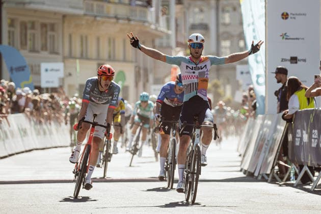 Czech Tour 2026, stage 1, Road cycling, Rad, Radsport, Strasse Riley Sheehan (NSN Cycling Team, right) beats Ben Turner (Netcompany INEOS, left) in bunch sprint, on August 13, 2026, Karlovy Vary, Czechia. (CTKxPhoto JanxBrychta) CTKPhotoF202608130030401  CTKPhotoF202608130030401