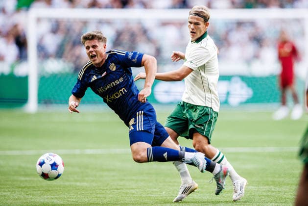 260813 Oliwier Kwiatkowski of Rakow and Markus Karlsson of Hammarby during the UEFA Conference League qualifying football match between Hammarby and Rakow on August 13, 2026 in Stockholm. Photo: Kenta Jönsson BILDBYRAN COP 210 KJ0361 fotboll football soccer fotball uefa conference league conference league hammarby rakow bbeng *** August 13, 2026: Oliwier Kwiatkowski of Rakow and Markus Karlsson of Hammarby during the UEFA Conference League qualifying soccer match between Hammarby and Rakow on August 13, 2026 in Stockholm. Photo by Kenta Jönsson, BILDBYRAN COP 210 KJ0361 soccer football fotball UEFA Conference League Conference League Hammarby Rakow bbeng  Copyright: KENTAxJÖNSSON BB260813KJ017