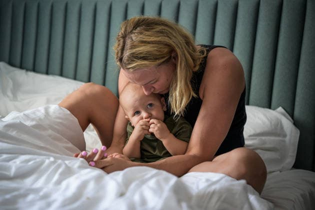 260813 Swedish swimmer Sarah Sjöström with her son Adrian in her hotel room during day 14 of the 2026 European Aquatics Championships on August 13, 2026 in Saint-Denis. Sarah Sjöström is back competing at her first championship after giving birth on August 26, 2025, with an eye on competing at the 2028 Olympic Games, Olympische Spiele, Olympia, OS in Los Angeles, which would be her sixth straight appearance at the Games after making her debut in 2008. Photo: Joel Marklund BILDBYRAN kod JM JM0842 bbeng simning swimming svomming 2026 european aquatics championships em *** August 13, 2026: Swedish swimmer Sarah Sjöström with her son Adrian in her hotel room on day 14 of the 2026 European Aquatics Championships in Saint-Denis, 2026 in Saint-Denis. Sarah Sjöström is back competing in her first championship since giving birth on August 26, 2025, with her sights set on competing at the 2028 Olympic Games in Los Angeles, which would mark her sixth consecutive appearance at the Games following her debut in 2008. Photo: Joel Marklund, BILDBYRAN. Code: JM JM0842 bbeng swimming 2026 European Aquatics Championships EM  Copyright: JOELxMARKLUND BB260813JM175