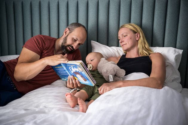 260813 Swedish swimmer Sarah Sjöström and her husband Johan de Jong Skierus with their son Adrian in their hotel room during day 14 of the 2026 European Aquatics Championships on August 13, 2026 in Saint-Denis. Sarah Sjöström is back competing at her first championship after giving birth on August 26, 2025, with an eye on competing at the 2028 Olympic Games, Olympische Spiele, Olympia, OS in Los Angeles, which would be her sixth straight appearance at the Games after making her debut in 2008. Photo: Joel Marklund BILDBYRAN kod JM JM0842 bbeng simning swimming svomming 2026 european aquatics championships em *** August 13, 2026: Swedish swimmer Sarah Sjöström and her husband Johan de Jong Skierus with their son Adrian in their hotel room on day 14 of the 2026 European Aquatics Championships on August 13, 2026 in Saint-Denis. Sarah Sjöström is back competing in her first championship since giving birth on August 26, 2025, with her sights set on competing at the 2028 Olympic Games in Los Angeles, which would mark her sixth consecutive appearance at the Games following her debut in 2008. Photo: Joel Marklund, BILDBYRAN. Code: JM JM0842 bbeng swimming 2026 European Aquatics Championships EM  Copyright: JOELxMARKLUND BB260813JM187