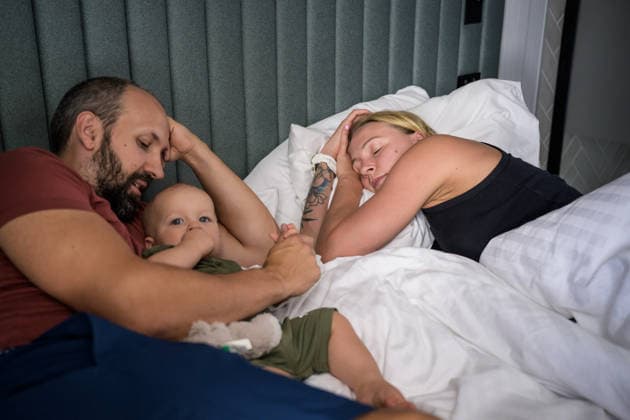 260813 Swedish swimmer Sarah Sjöström takes a nap while her husband Johan de Jong Skierus takes care of their son Adrian in their hotel room during day 14 of the 2026 European Aquatics Championships on August 13, 2026 in Saint-Denis. Sarah Sjöström is back competing at her first championship after giving birth on August 26, 2025, with an eye on competing at the 2028 Olympic Games, Olympische Spiele, Olympia, OS in Los Angeles, which would be her sixth straight appearance at the Games after making her debut in 2008. Photo: Joel Marklund BILDBYRAN kod JM JM0842 bbeng simning swimming svomming 2026 european aquatics championships em *** August 13, 2026: Swedish swimmer Sarah Sjöström takes a nap while her husband, Johan de Jong Skierus, looks after their son Adrian in their hotel room on day 14 of the 2026 European Aquatics Championships on August 13, 2026 in Saint-Denis. Sarah Sjöström is back competing in her first championship since giving birth on August 26, 2025, with her sights set on competing at the 2028 Olympic Games in Los Angeles, which would mark her sixth consecutive appearance at the Games following her debut in 2008. Photo: Joel Marklund, BILDBYRAN. Code: JM JM0842 bbeng swimming 2026 European Aquatics Championships EM  Copyright: JOELxMARKLUND BB260813JM190
