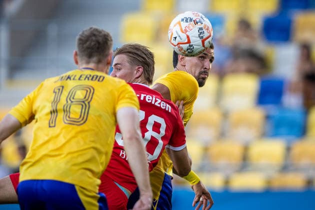 DAC DUNAJSKA STREDA - TWENTE Filip Blazek of DAC and Max Bruns of Twente during the second leg of third qualifying round of UEFA Conference league football match between DAC Dunajska Streda and Twente at the DAC Arena MOL Arena. Dunajska Streda, Slovakia, August 13, 2026. Photo by Branislav Racko Copyright: xx 080A6997