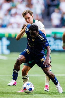 260813 Hampus Skoglund of Hammarby and Erick Ouma Otieno of Rakow during the UEFA Conference League qualifying football match between Hammarby and Rakow on August 13, 2026 in Stockholm. Photo: Kenta Jönsson BILDBYRAN COP 210 KJ0361 fotboll football soccer fotball uefa conference league conference league hammarby rakow bbeng *** August 13, 2026: Hampus Skoglund of Hammarby and Erick Ouma Otieno of Rakow during the UEFA Conference League qualifying soccer match between Hammarby and Rakow on August 13, 2026 in Stockholm. Photo by Kenta Jönsson, BILDBYRAN COP 210 KJ0361 soccer football fotball UEFA Conference League Conference League Hammarby Rakow bbeng  Copyright: KENTAxJÖNSSON BB260813KJ031