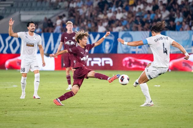 SOCCER - UEFA EL, Pafos vs RBS LIMASSOL,CYPRUS,13.AUG.26 - SOCCER - UEFA Europa League, qualification, Pafos FC vs Red Bull Salzburg. Image shows Sota Kitano (RBS) and David Luiz (Pafos) .  GEPAxpictures xXenophonxKarakalos