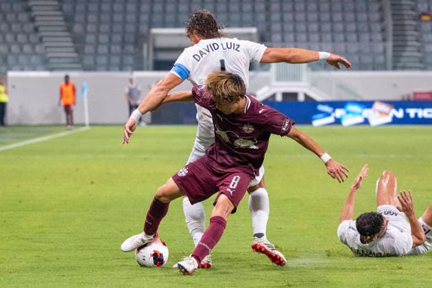 SOCCER - UEFA EL, Pafos vs RBS LIMASSOL,CYPRUS,13.AUG.26 - SOCCER - UEFA Europa League, qualification, Pafos FC vs Red Bull Salzburg. Image shows Sota Kitano (RBS) and David Luiz (Pafos).  GEPAxpictures xXenophonxKarakalo
