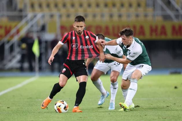 Josh Mulligan of Hibernian holds the shirt of their opponent Shkendija v Hibernian, UEFA Conference League, 3rd Qualifying Round, Second Leg, Football, Nacionalna Arena Toe Proeski, Skopje, North Macedonia - 13 Aug 2026Skopje Nacionalna Arena Tose Proeski United Kingdom  Copyright: xNikolaxKrstic Shutterstockx 17069367aa