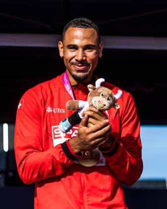 European Athletics Championships; Birmingham, 13.08.2026 BIRMINGHAM, UNITED KINGDOM - AUGUST 13: Jason Joseph (Switzerland) with the gold medal for the 110 m hurdles at the medal ceremony at the European Athletics Championships; Birmingham on August 13, 2026 in Birmingham, United Kingdom. *** European Athletics Championships, Birmingham, August 13, 2026 BIRMINGHAM, UNITED KINGDOM, AUGUST 13—Jason Joseph of Switzerland, holding the gold medal for the 110-meter hurdles, at the medal ceremony during the European Athletics Championships in Birmingham on August 13, 2026, in Birmingham, United Kingdom Copyright: xBEAUTIFULxSPORTS UlfxSchillerx