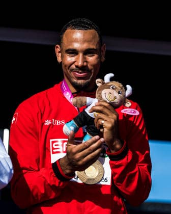 European Athletics Championships; Birmingham, 13.08.2026 BIRMINGHAM, UNITED KINGDOM - AUGUST 13: Jason Joseph (Switzerland) with the gold medal for the 110 m hurdles at the medal ceremony at the European Athletics Championships; Birmingham on August 13, 2026 in Birmingham, United Kingdom. *** European Athletics Championships, Birmingham, August 13, 2026 BIRMINGHAM, UNITED KINGDOM, AUGUST 13—Jason Joseph of Switzerland, holding the gold medal for the 110-meter hurdles, at the medal ceremony during the European Athletics Championships in Birmingham on August 13, 2026, in Birmingham, United Kingdom Copyright: xBEAUTIFULxSPORTS UlfxSchillerx