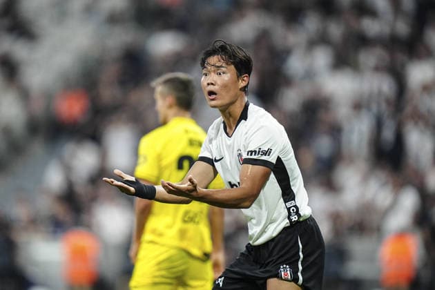 Besiktas v Hradec Kralove - UEFA Europa League ISTANBUL, TURKIYE - AUGUST 13: Besiktas player Hyeon-Gyu Oh (9) protests a referee decision during the UEFA Europa League third qualifying round second-leg match between Besiktas and Hradec Kralove at Tupras Stadium in Istanbul, Turkiye on August 13, 2026. Agit Erdi Ulukaya Anadolu Istanbul Turkey. Editorial use only. Please get in touch for any other usage.  Copyright: x2026xAnadoluxAgitxErdixUlukayax