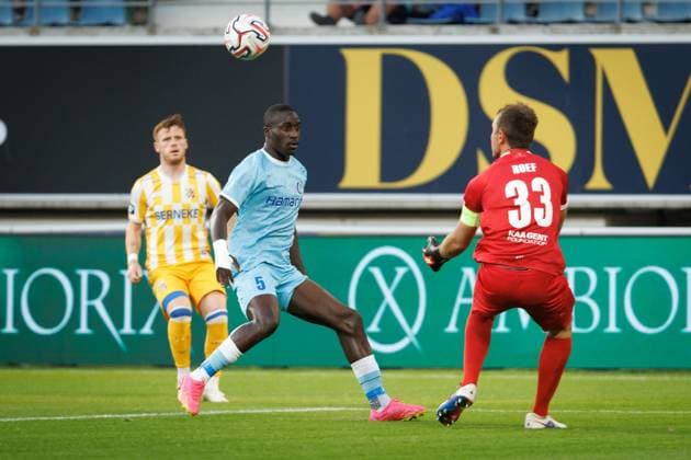 Gent s Mouhamed Ngom and Gent s goalkeeper Davy Roef pictured in action during a game between Belgian KAA Gent and Swedish IFK Goteborg , in Gent, Belgium, on Thursday 13 August 2026, a return leg game in the third qualifying round of the UEFA Conference League competition. Gent won 0-1 the first leg. KURTxDESPLENTER  x183315005x