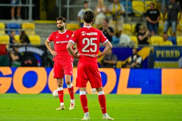 Dunajska Streda , 13Ã08-2026 , MOL Arena , season 2026 2027 , UEFA Conference League play-off football , match between FC DAC 1904 and FC Twente , picture shows disappointed player FC Twente player Robin Propper and FC Twente player Lucas Vennegoor of Hesselink DAC 1904 - Twente  x205681264x Copyright: