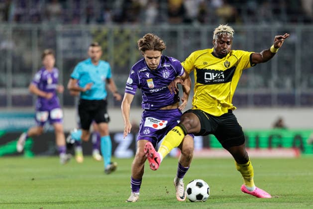SOCCER - UEFA ECL, A.Wien vs Beita VIENNA,AUSTRIA,13.AUG.26 - SOCCER - UEFA Conference League, qualification, FK Austria Wien vs Beitar Jerusalem. Image shows Julian Hettwer (A.Wien) and Brayan Carabali (Beitar).  GEPAxpictures xArminxRauthner