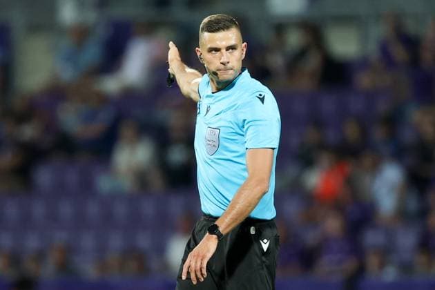 13.August.2026 - SOCCER - 2026 27 UEFA Conference League, Third Qualifying Round, 2nd Leg, FK Austria Wien vs Beitar Jerusalem Lukasz Kuzma (Referee) gestures Vienna Franz-Horr-Stadion (Generali-Arena) Vienna Austria Copyright: xYigitxOermex xPsxImagesxYigitxOermex xPsxImagesx