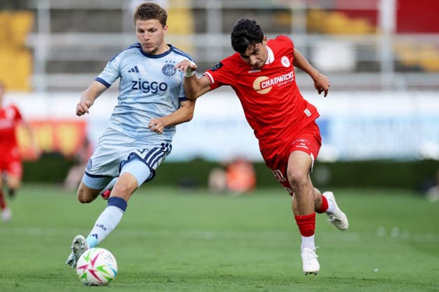 UEFA Conference League Third Qualifying Round Second Leg, Tolka Park, Dublin 13 8 2026 Shelbourne vs Ajax Ajax s Anton Gaaei and Rodrigo Freitas of Shelbourne Anton Gaaei and Rodrigo Freitas 13 8 2026  Copyright: xLaszloxGeczox LG_13-08-2026_002563