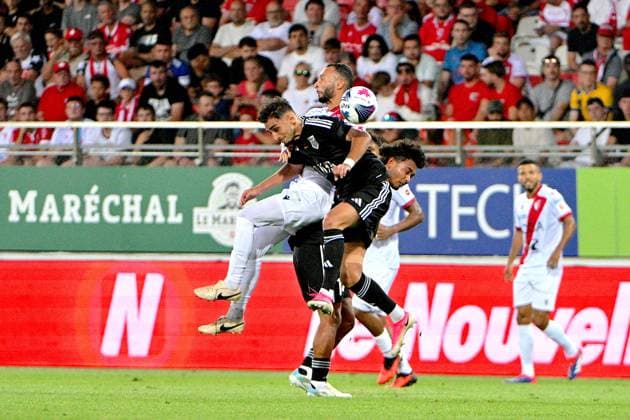 Sion, 13.08.2026, Football UEFA Conference League, FC Sion - FC Noah, Ilyas Chouaref (FCS 7) duel with Gor Manvelyan (Noah 10) et Takuto Oshima (Noah 14) (Frederic Dubuis Imago) FC SION - FC NOAH Imago